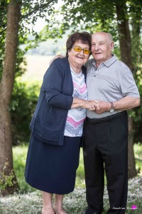 photographe-reportage-exterieur-anniversaire-80ans-mariage-landes-duhort-bachen-couple